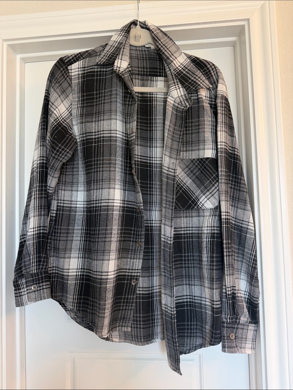 LA MIEL Black and White Plaid Button-Down Shirt